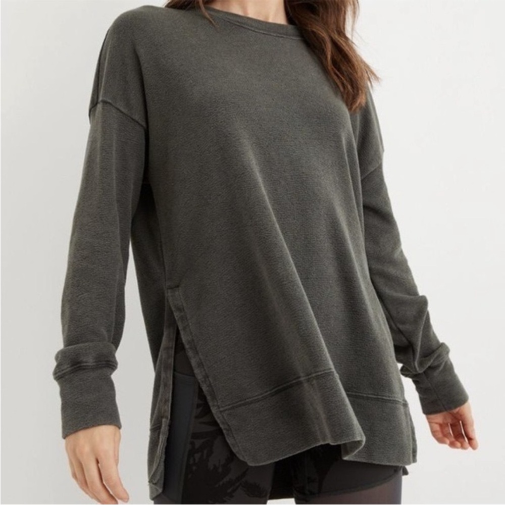 🎉 Aerie Army Green Sweater